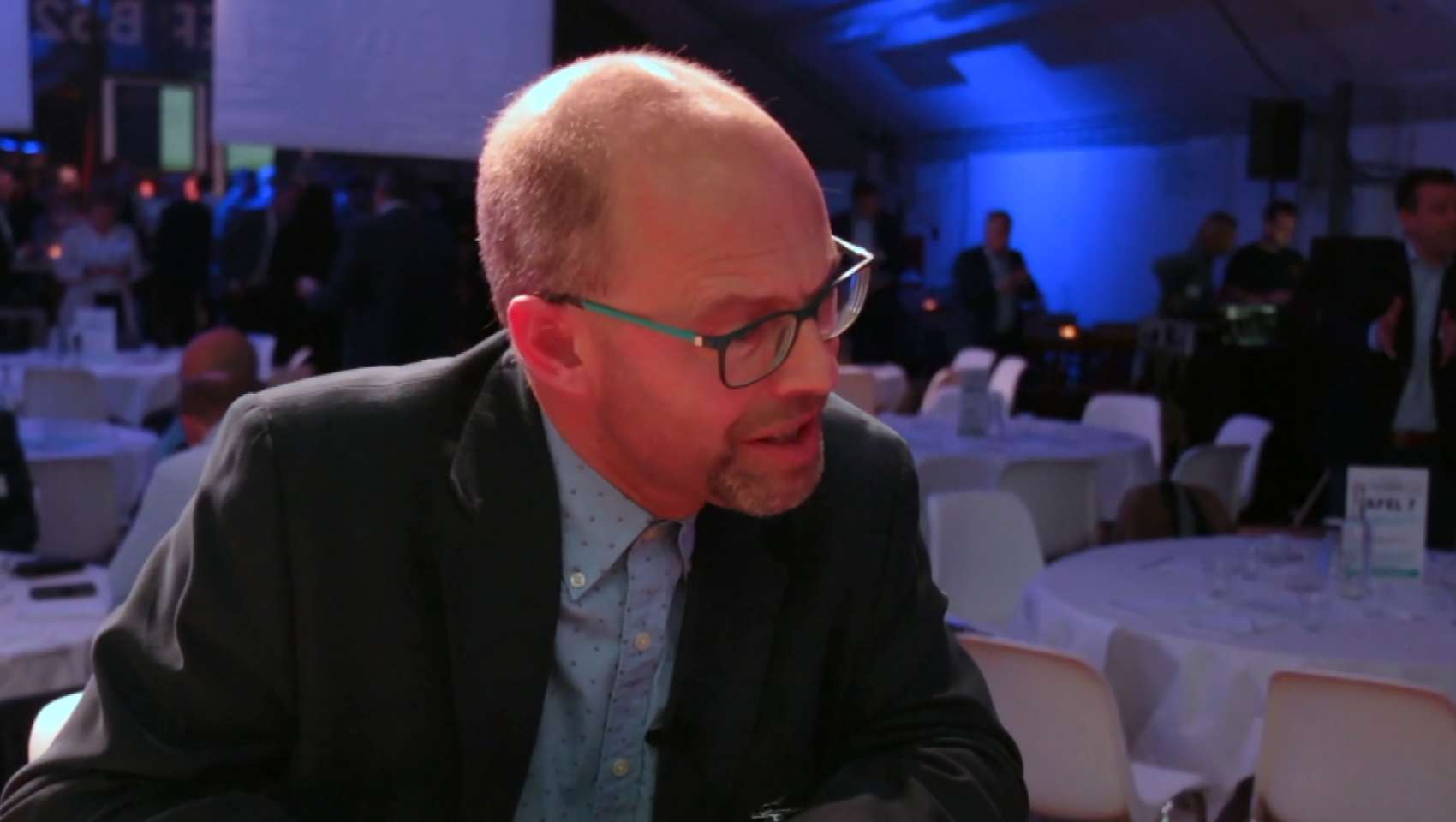 Header video lange pagina - tussen content